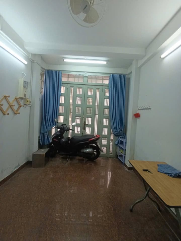 Nhà nguyên căn 2PN đường Hoàng Hoa Thám, Bình Thạnh giá 9 triệu - Thuận tiện sinh hoạt!