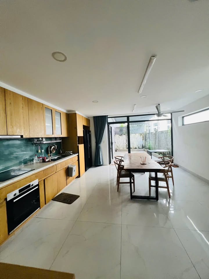 Nhà cho thuê khu compound Liên Phường Thủ Đức 5 phòng ngủ giá chỉ 18 triệu/tháng - Full nội thất!