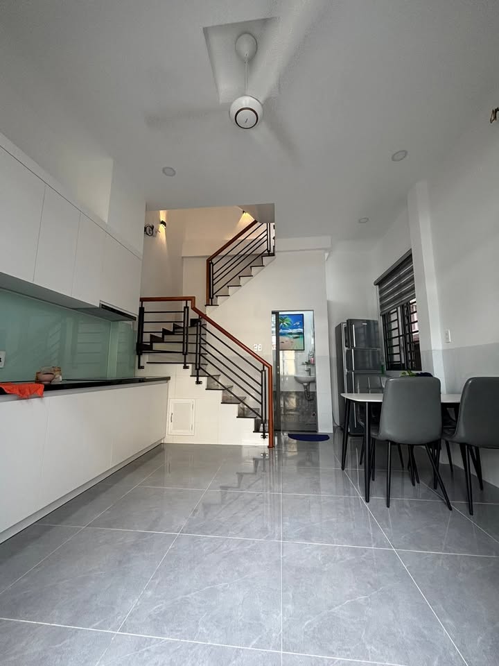 Nhà cho thuê 3 tầng Đường Thái Nguyên, Nha Trang 25m² - Nội thất đầy đủ, giá 10 triệu