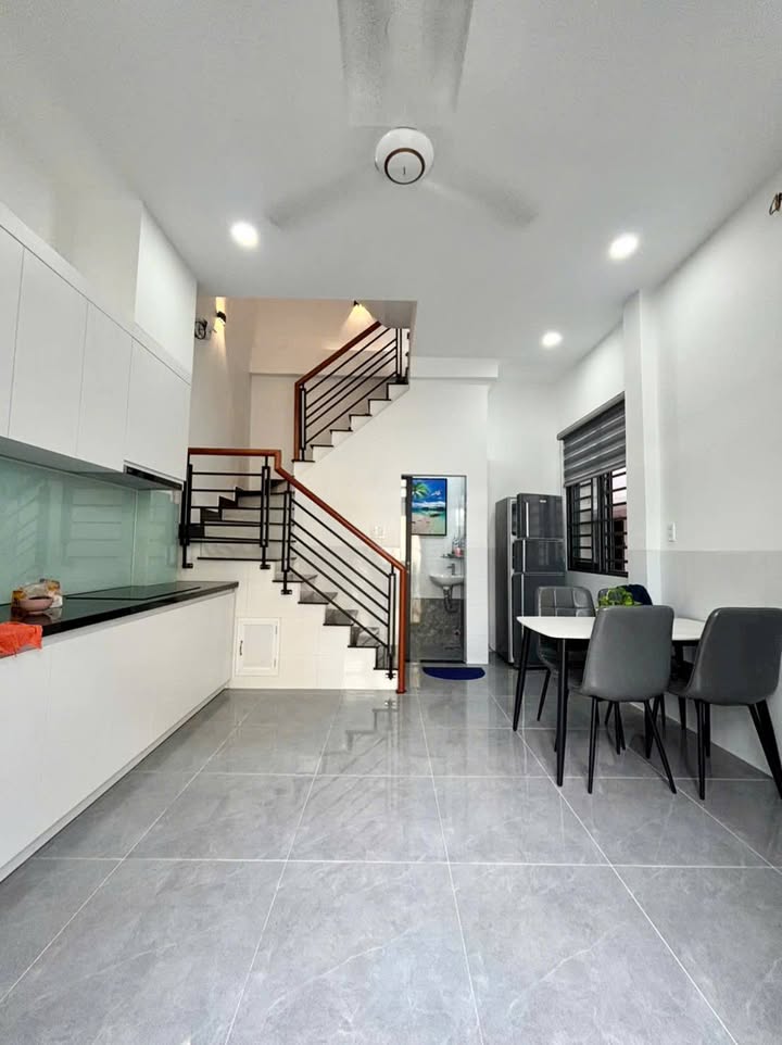 Nhà cho thuê 80m² Đường Thái Nguyên, Nha Trang - Thiết kế 3 tầng xinh xắn!