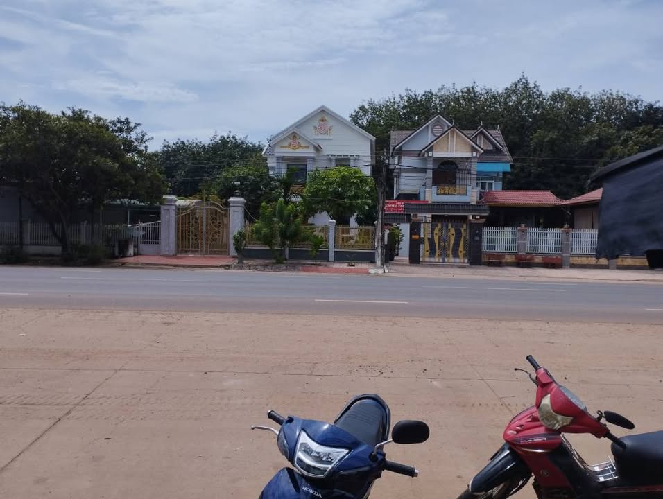 Nhà cấp 4 mặt tiền QL14, 740m² giá 2 tỷ - Kinh doanh thuận lợi!