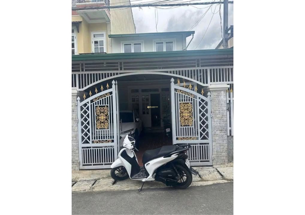 Nhà Villa đường Chi Lăng, Đà Lạt 109m² giá 7,5 tỷ - Không gian sống yên bình và sang trọng!