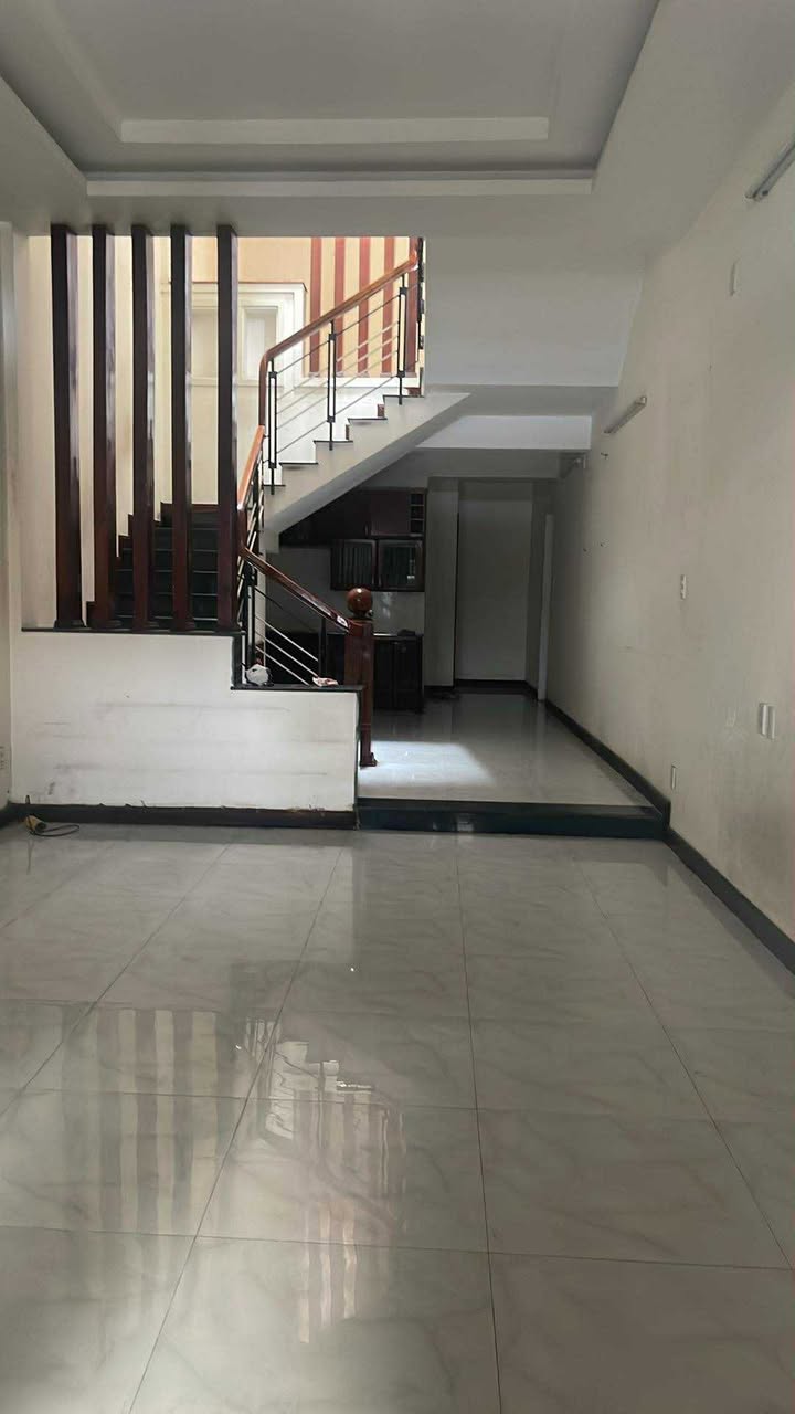 Nhà nguyên căn cho thuê tại Kiệt 82 Nguyễn Lương Bằng, Đà Nẵng - Diện tích 150m², phù hợp làm trung tâm dạy học!