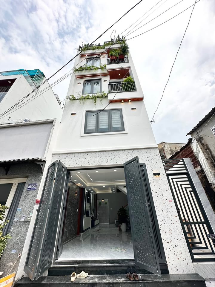 Nhà phố Tân Chánh Hiệp, Quận 12, 49.2m² giá 5.5 tỷ - Xây mới, nội thất xịn!