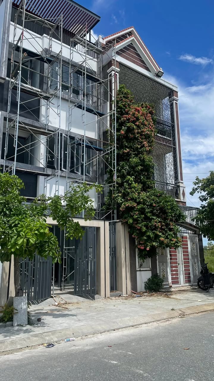 Nhà 3 tầng mặt tiền đường 16m khu đô thị Hoàng Long Nha Trang 110m² giá 7 tỷ - Đầu tư sinh lời ngay!