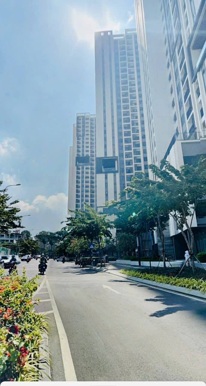 FrontHouse đường Cách Mạng Tháng 8, 120m² giá 61 tỷ - Đầu tư sinh lời cao!