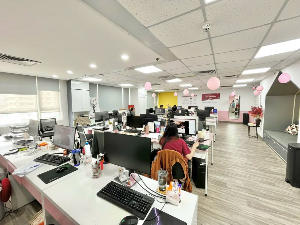 Văn phòng cho thuê tại Duy Tân, Cầu Giấy 170m² - Nội thất mới đẹp, giá siêu hấp dẫn!