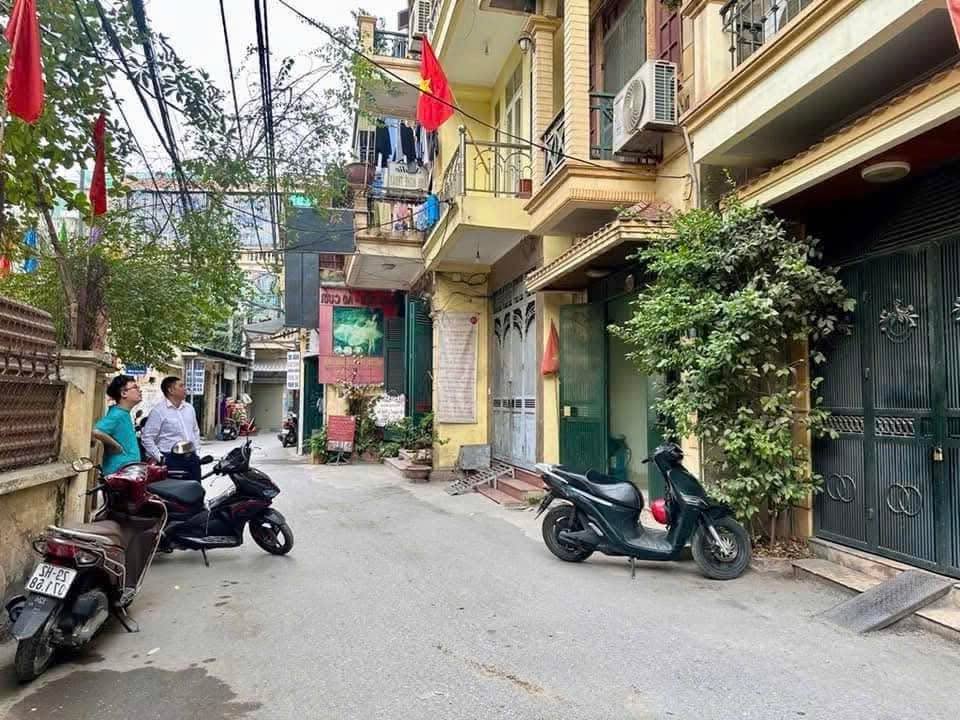 Nhà mặt phố Kim Giang, Khương Đình 48m² giá 11 tỷ - Mặt tiền đỗ cửa, cơ hội đầu tư tuyệt vời!