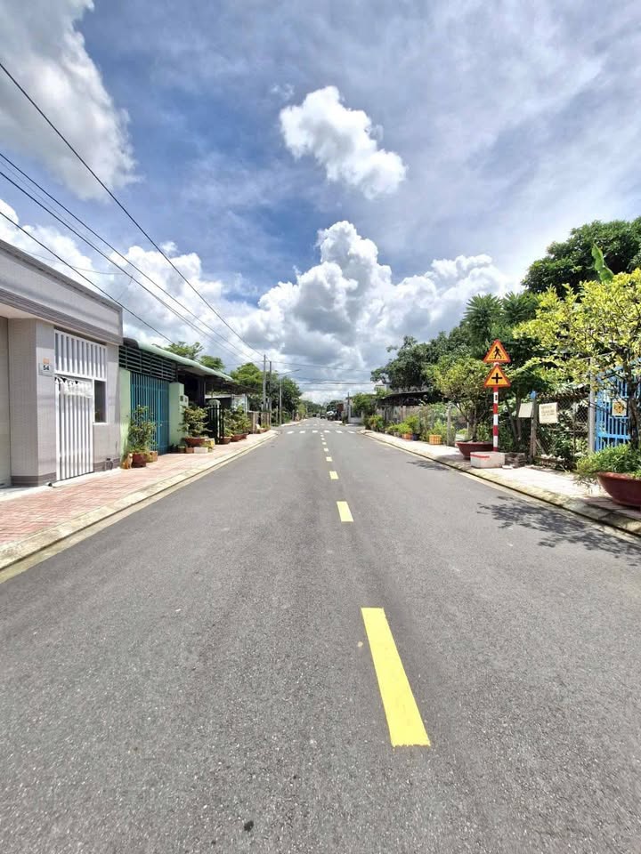 Nhà bán khu phố Hiệp Bình, Tây Ninh 190.8m² giá chỉ 2.2 tỷ - Đường nhựa rộng rãi!