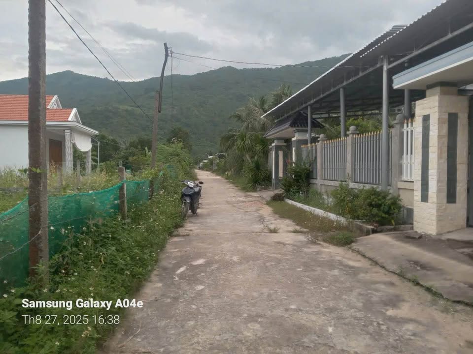 Lô đất Vạn Hưng 270m² giá 300 triệu - Sổ đỏ chính chủ, ô tô vào tận nơi!