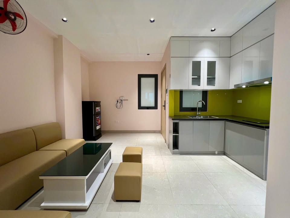 Căn hộ cho thuê phố Tam Khương - Đống Đa 2N1K ban công thoáng - Full nội thất, bảo vệ 24/7!