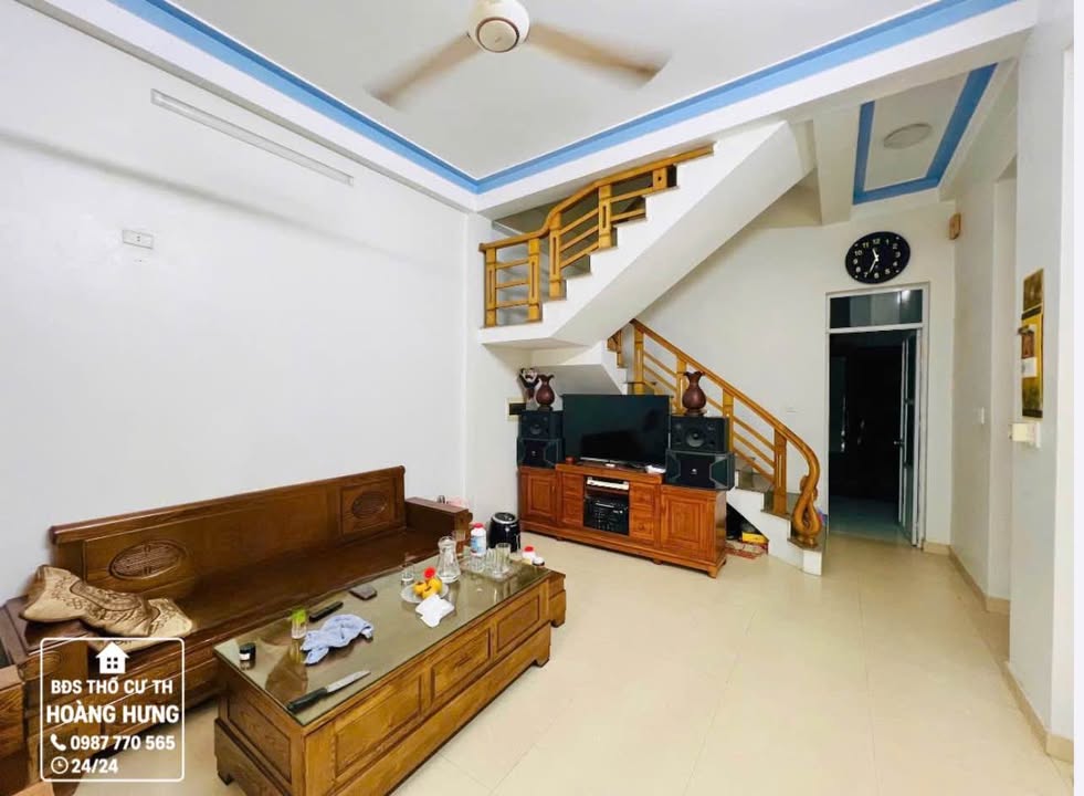 Nhà đẹp 3 tầng tại Đông Sơn 55.5m² giá 3 tỷ - Mặt tiền 6m rộng rãi!