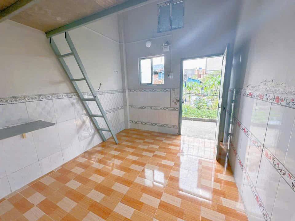 Phòng trệt có gác Bình Tân 30m² giá 2.09 triệu - An ninh, thoáng mát!