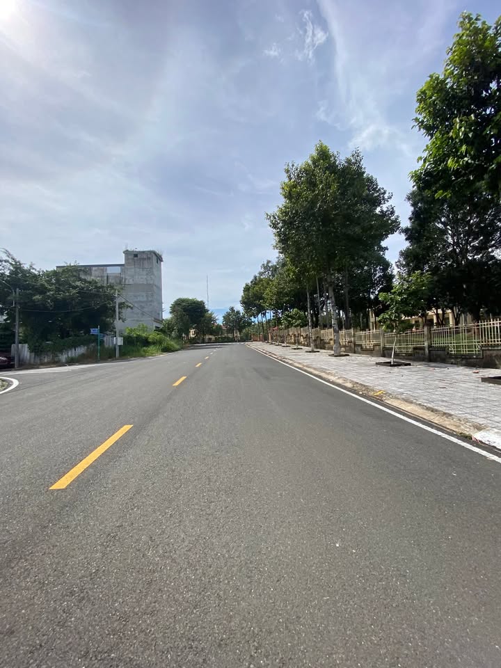 Đất TDC Tân Phú Đồng Xoài 131.1m² giá 3.3 tỷ - Sổ đỏ chính chủ, đầu tư tiềm năng!