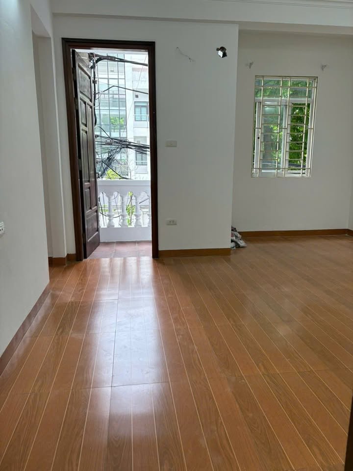 Cho thuê nhà liền kề Lê Quang Đạo 45m² - 26 triệu/tháng - Vỉa hè rộng, ô tô đỗ tránh!