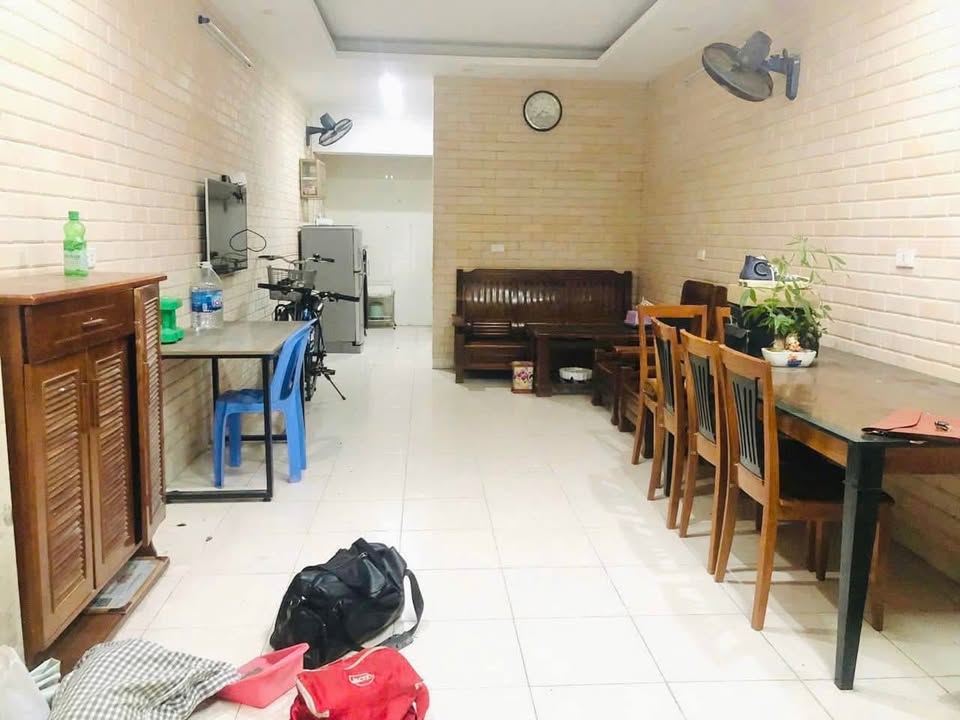 Nhà cho thuê Ngõ 89 Lạc Long Quân 45m² giá 10 triệu - Ngõ ô tô thuận tiện!