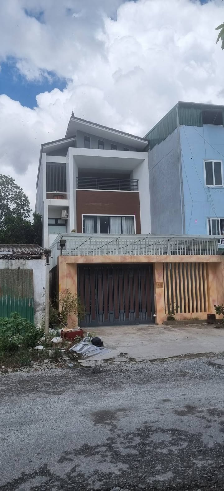 Nhà riêng Vinh 261m² giá 1x tỷ - Thiết kế hiện đại, giao ngay!