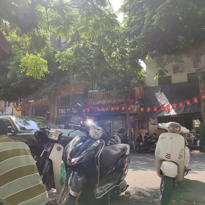 Nhà mặt phố Ngọc Lâm 52m², 4 tầng - Vị trí đẹp, kinh doanh sầm uất!