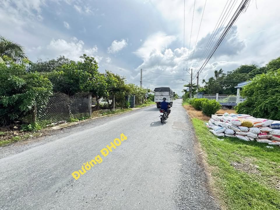 Đất mặt tiền xã Phước Trung, huyện Gò Công Đông 258m² giá 1.25 tỷ - Hướng Đông, thương lượng tốt!