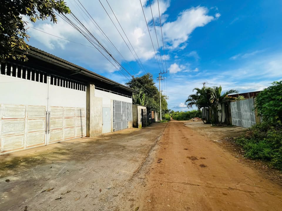 Đất nền Nguyễn Chí Thanh Pleiku 690m² giá 1.9 tỷ - Vị trí đắc địa gần sân bóng!