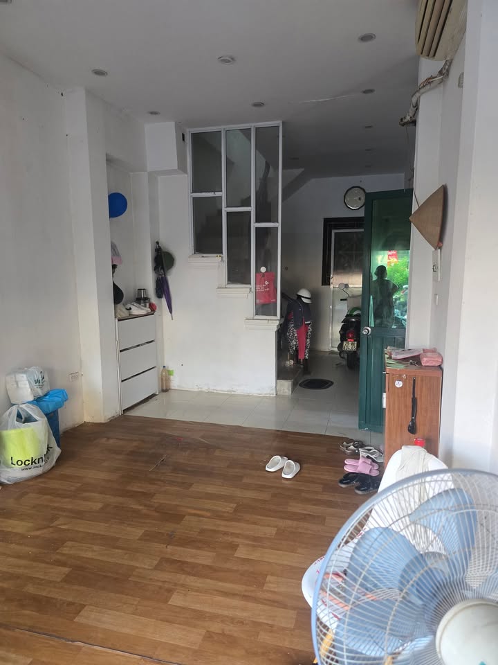 Cho thuê gấp nhà mặt phố Yên Lãng 33m² giá chỉ 10 triệu - Vị trí đắc địa cho kinh doanh!