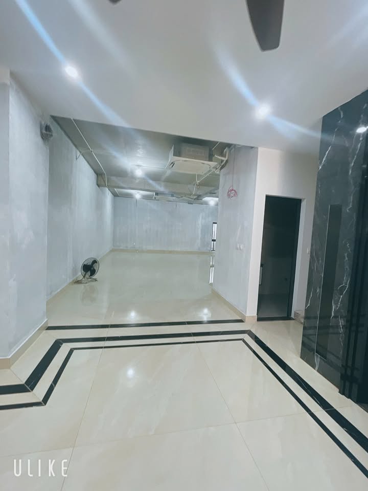 Cho thuê mặt phố Hoàng Hoa Thám quận Ba Đình 270m² chỉ 100 triệu - Nhà mới xây siêu đẹp!