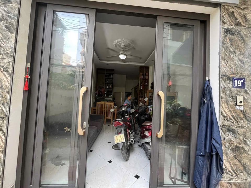 Nhà nguyên căn cho thuê tại ngõ 61 Bằng Liệt, Hoàng Mai 35m² - Nhà đầy đủ nội thất, vào ở ngay!