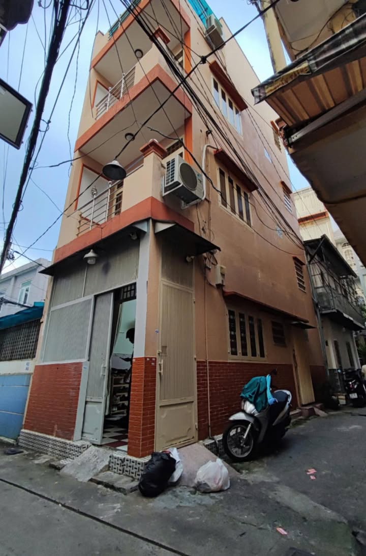 Nhà 4 tầng mặt tiền Cách Mạng Tháng 8, Quận 3, 25m² - Giá chỉ 6.3 tỷ!