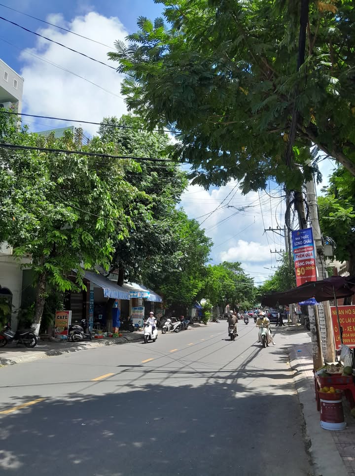 Nhà mặt tiền đường Nguyễn Thị Định 108m² giá 9 triệu - Thích hợp kinh doanh đa ngành!