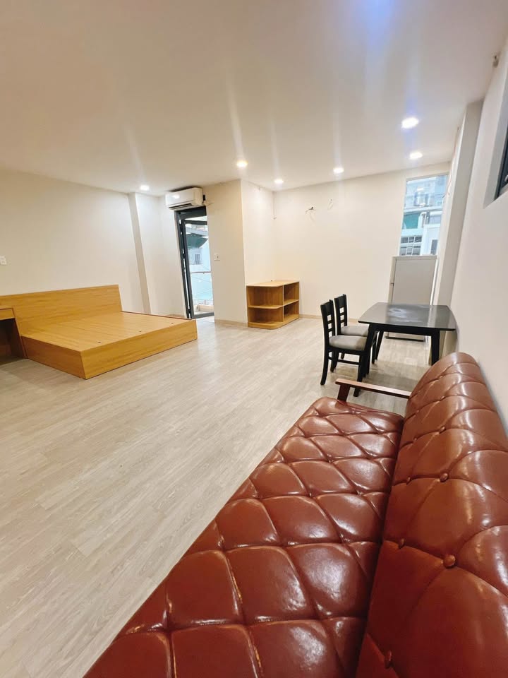 Căn hộ Studio 120 Nguyễn Thiện Thuật 40m² giá 5 triệu - Full nội thất, ban công thoáng mát!