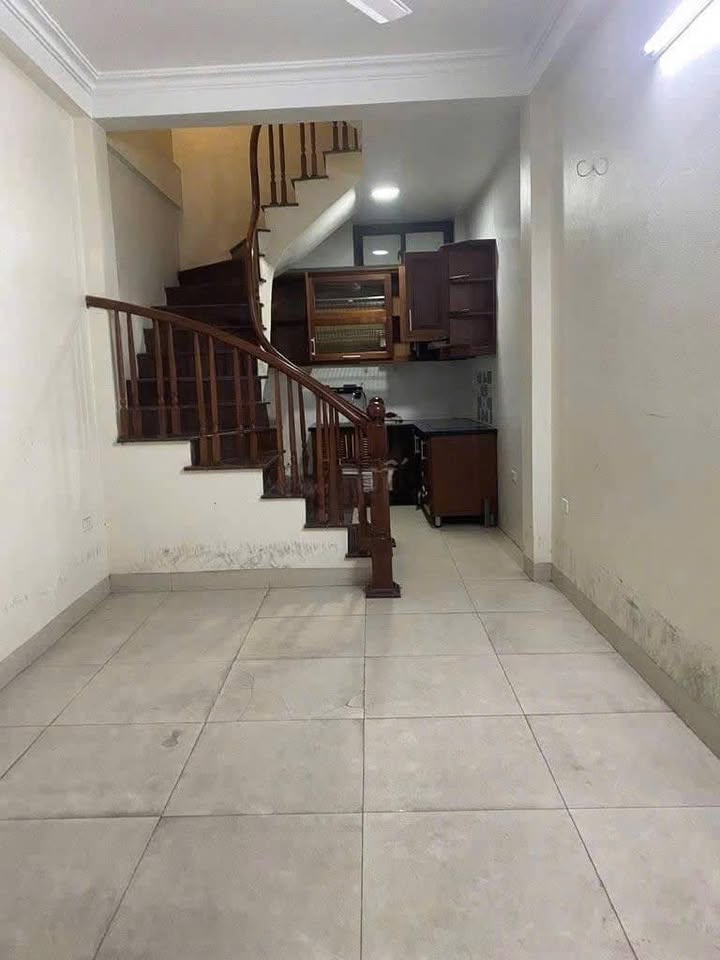Nhà cho thuê 5 tầng ngõ Cù Chính Lan, Thanh Xuân 30m² - Nội thất cơ bản, giá chỉ 12 triệu!