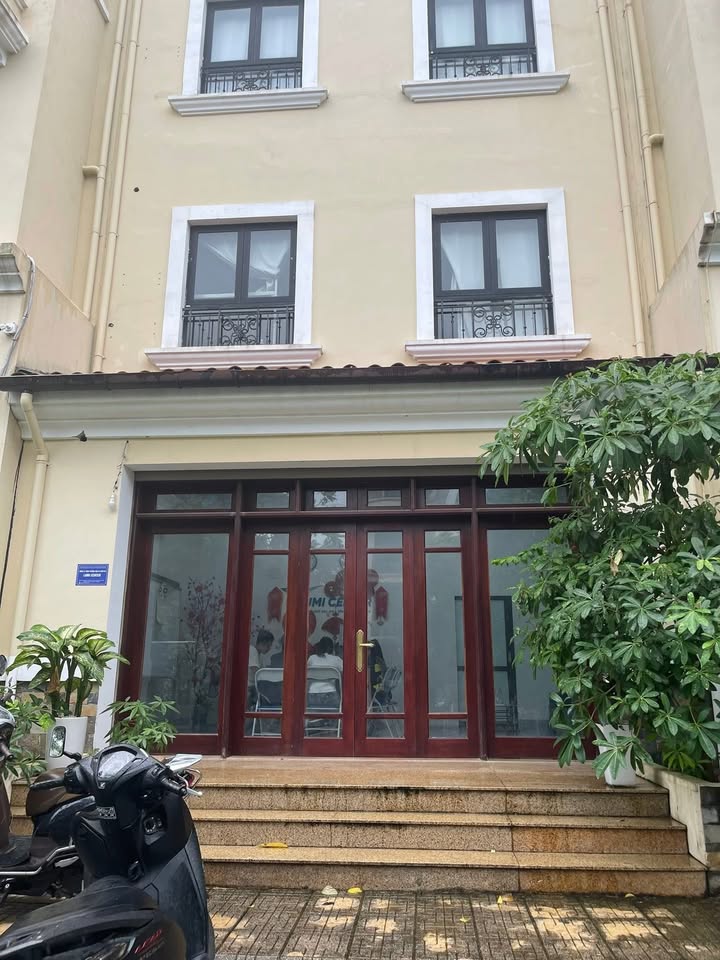 Cho thuê shophouse An Khánh 129m² giá 18 triệu - Diện tích rộng, vị trí đắc địa!