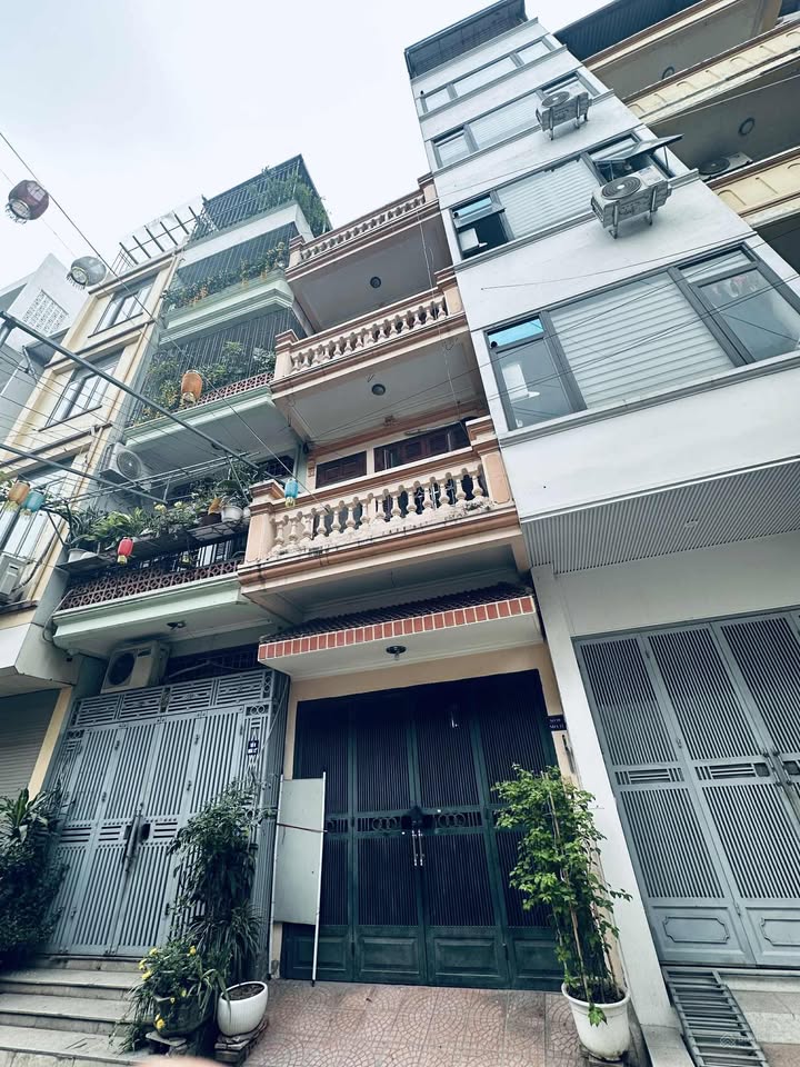 Bán nhà mặt tiền Quốc Tử Giám 90m² giá 21.5 tỷ - Vị trí đắc địa, tiềm năng cho thuê cao!