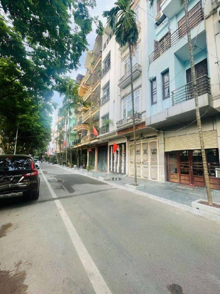 Bán nhà Cầu Giấy 55m² giá 22.8 tỷ - Siêu phẩm phân lô, ô tô tránh!