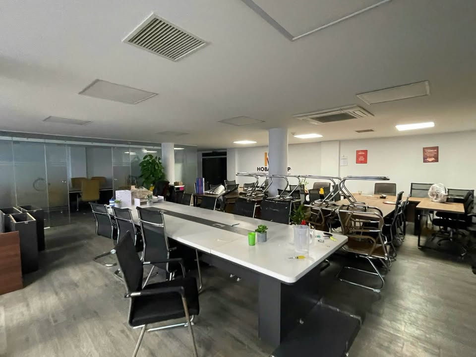 Văn phòng cho thuê tại Nguyễn Xiển 280m² giá 38 triệu - Bàn giao đầy đủ nội thất