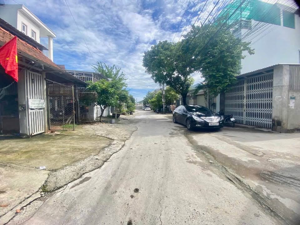 Nhà 3 tầng Phước Đồng Nha Trang 113.7m² giá 4.5 tỷ - Đầy đủ nội thất, tiện nghi sống tối ưu!