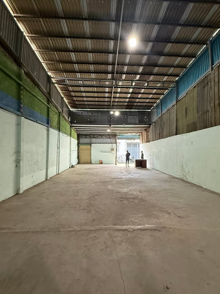 Nhà xưởng cho thuê tại Bình Hưng Hoà B, Bình Tân 200m² - Trần cao 10m, giá chỉ 12 triệu