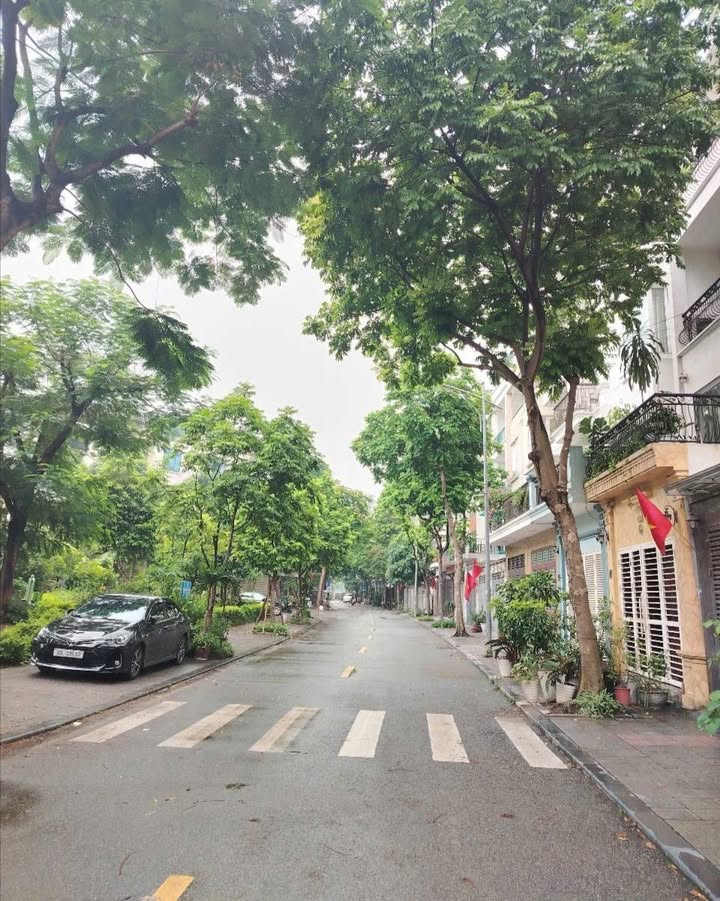 Nhà phố Văn Phú Hà Đông 100m² giá thỏa thuận - Mặt tiền 5m, ô tô tránh