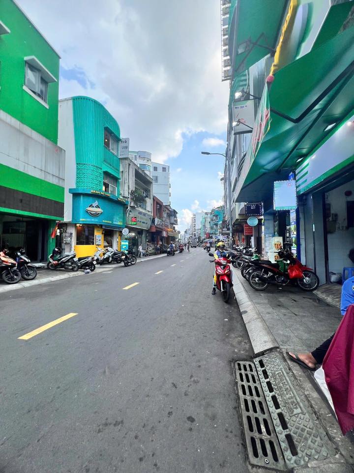 Cho thuê mặt tiền Đề Thám, Quận 1 - Diện tích 70m², giá 80 triệu - Vị trí sầm uất!