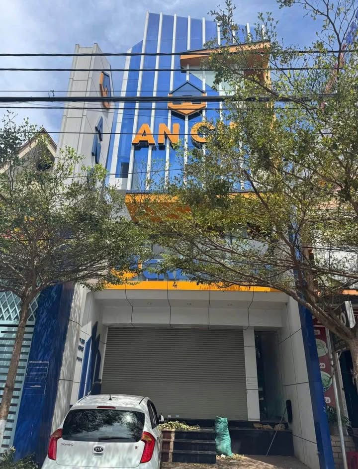 Cho thuê nhà 4 tầng mặt tiền Nguyễn Văn Cừ 180m² giá 15 triệu - Phù hợp làm văn phòng, phòng khám!