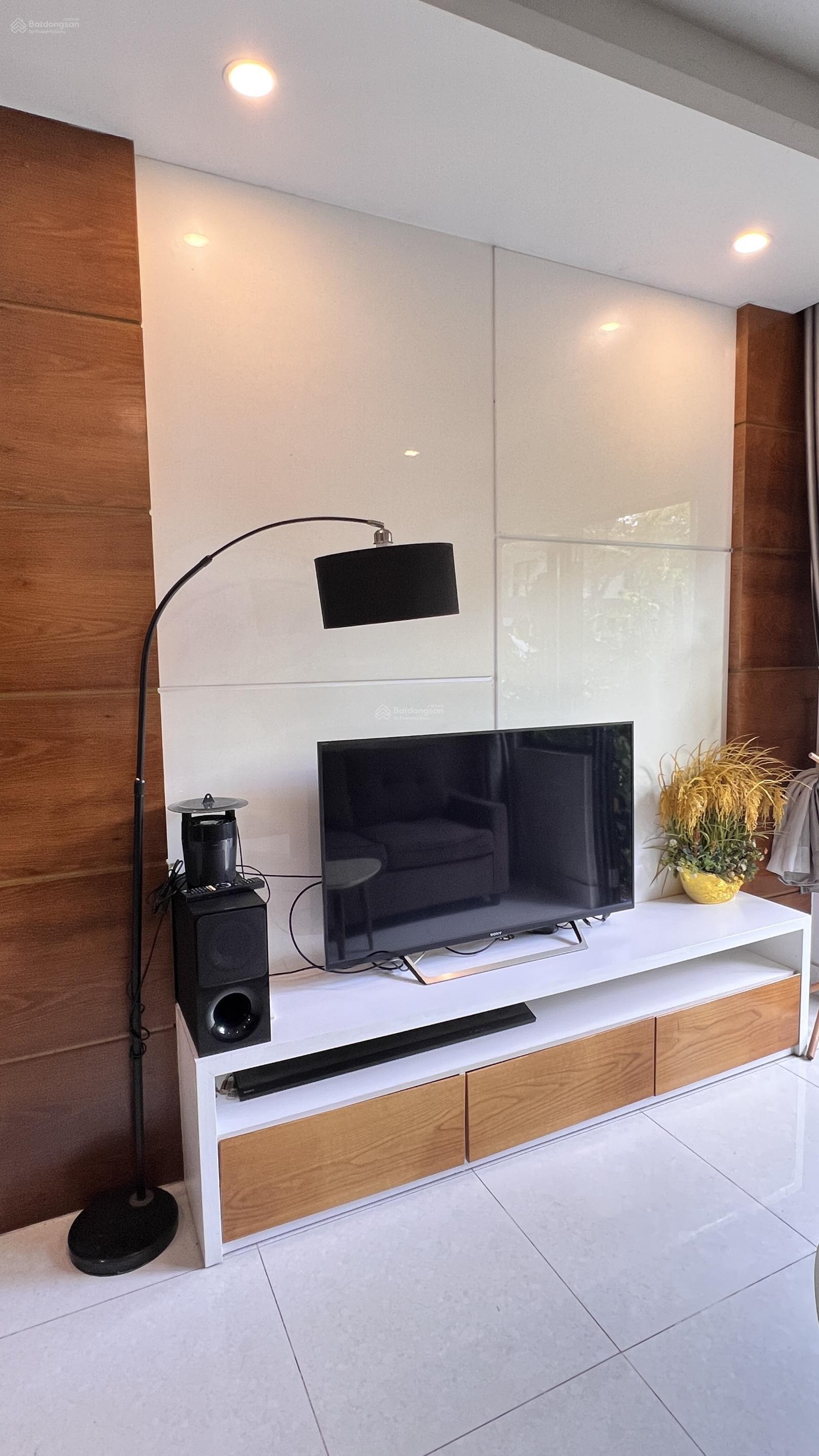 Nhà phố Camellia Garden, Bình Chánh, 74m² giá 16 triệu - Nội thất đẹp, an ninh 24/7!