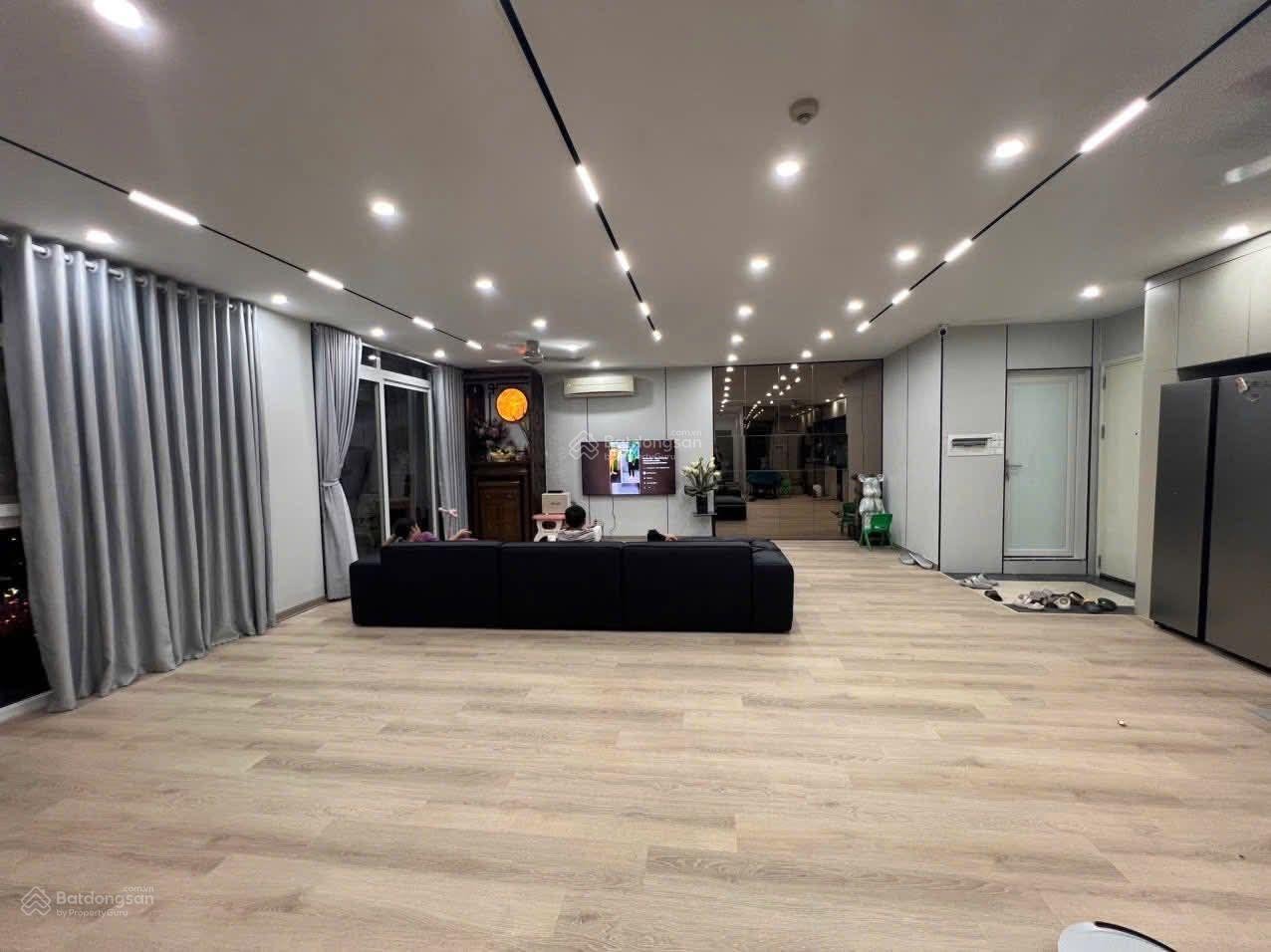 Căn hộ Usilk City Hà Đông 166m² giá 9.8 tỷ - Nội thất đẳng cấp, vị trí đắc địa!