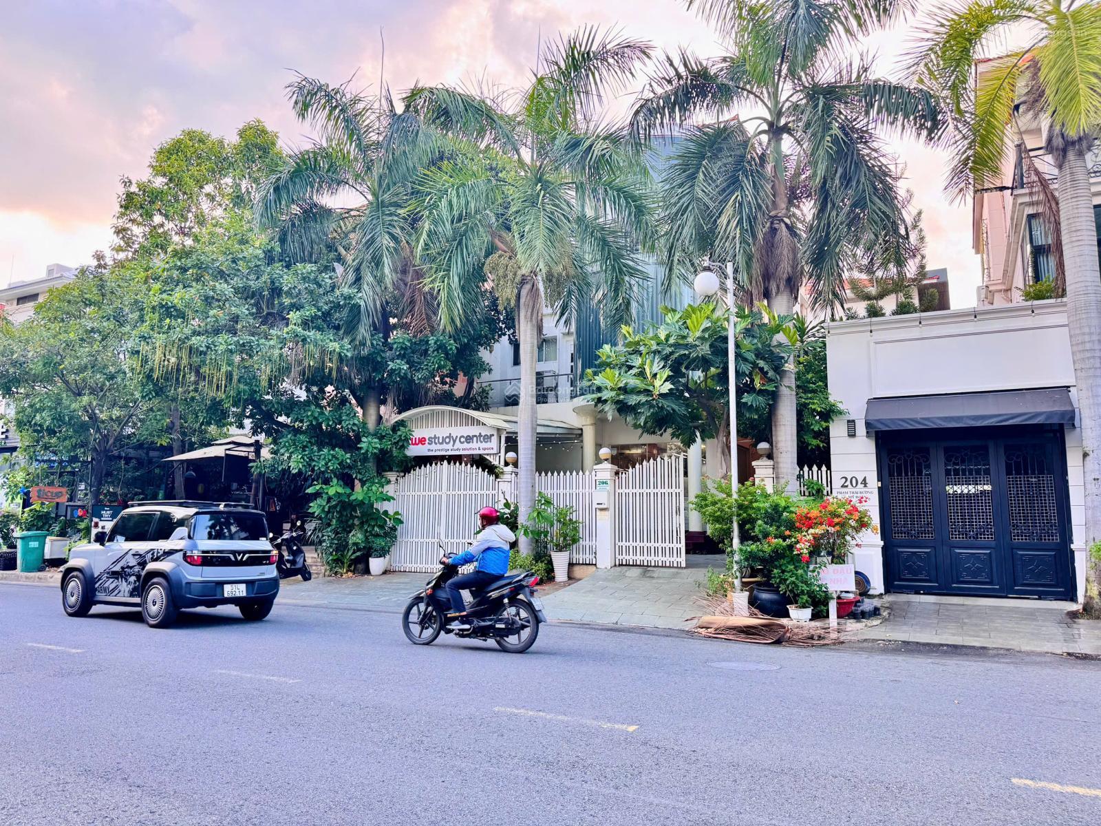 Biệt thự song lập Phú Mỹ Hưng 210m² giá 77.5 tỷ - Vị trí trung tâm thuận lợi!