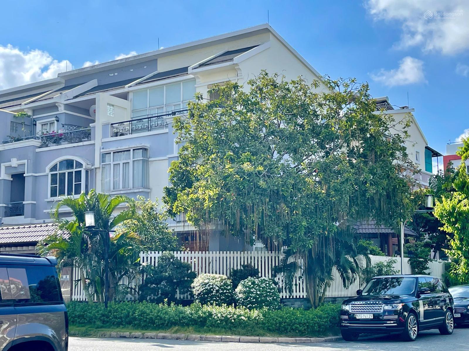 Villa góc 2 mặt tiền tại Phú Mỹ Hưng Quận 7 - Gần trường Quốc tế Canada chỉ 100m