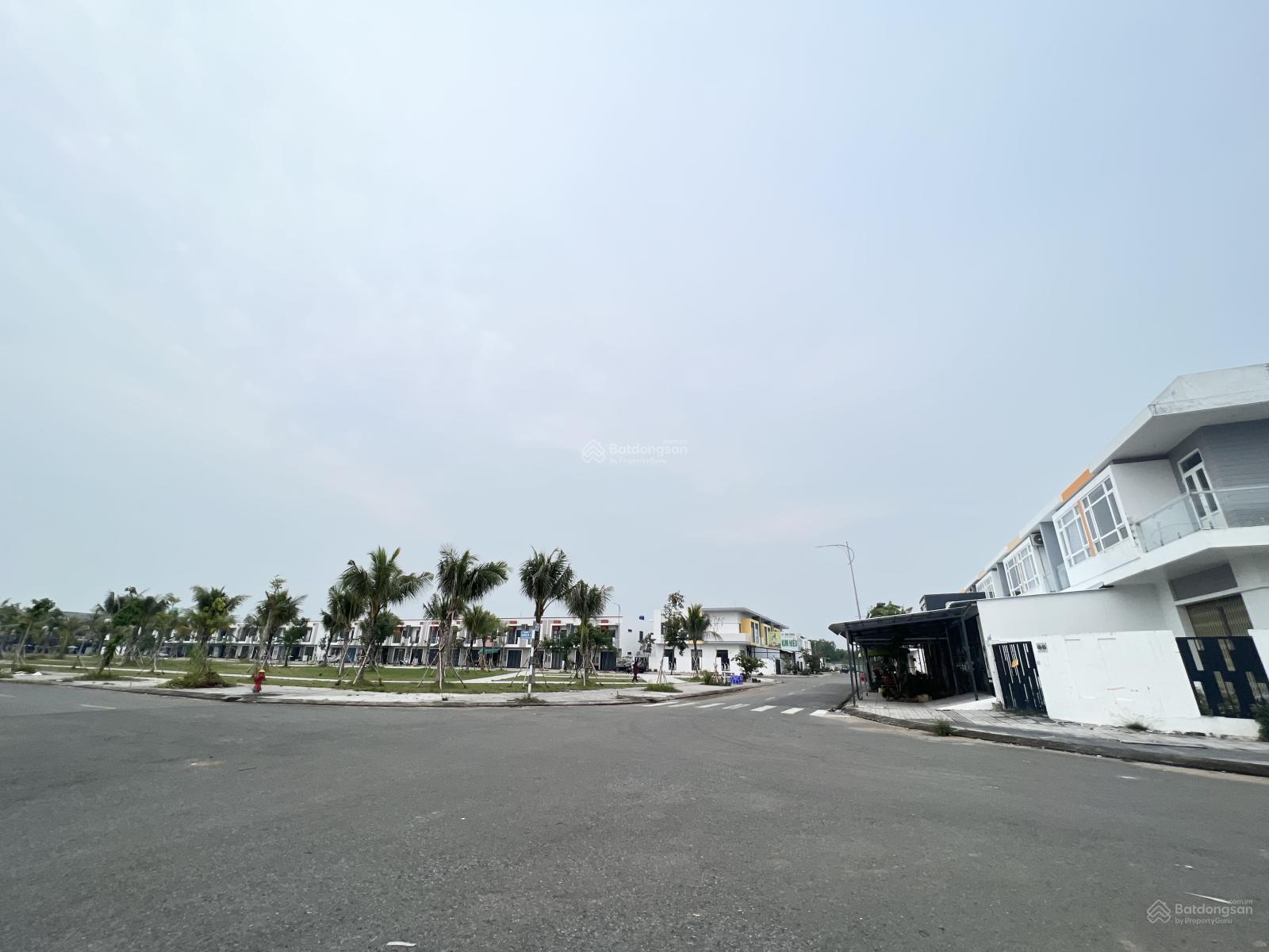 Bán nhà phố Khu Đô Thị Tây Bắc Rạch Giá 114m² giá 3.2 tỷ - Đối diện công viên, vị trí đắc địa!