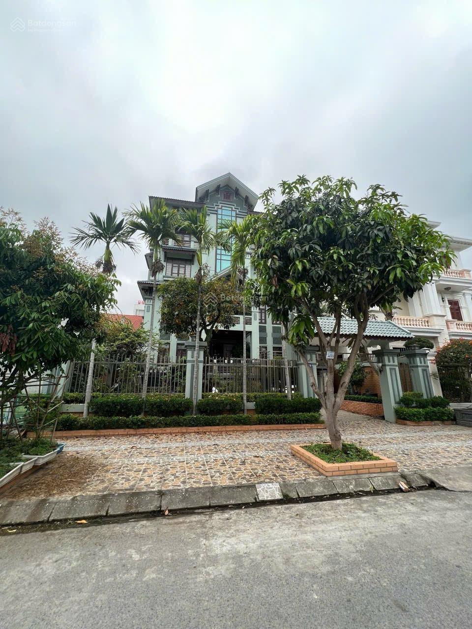 Biệt thự 4 tầng Hòn Gai - Hạ Long 328m² giá thỏa thuận - Cạnh bãi tắm