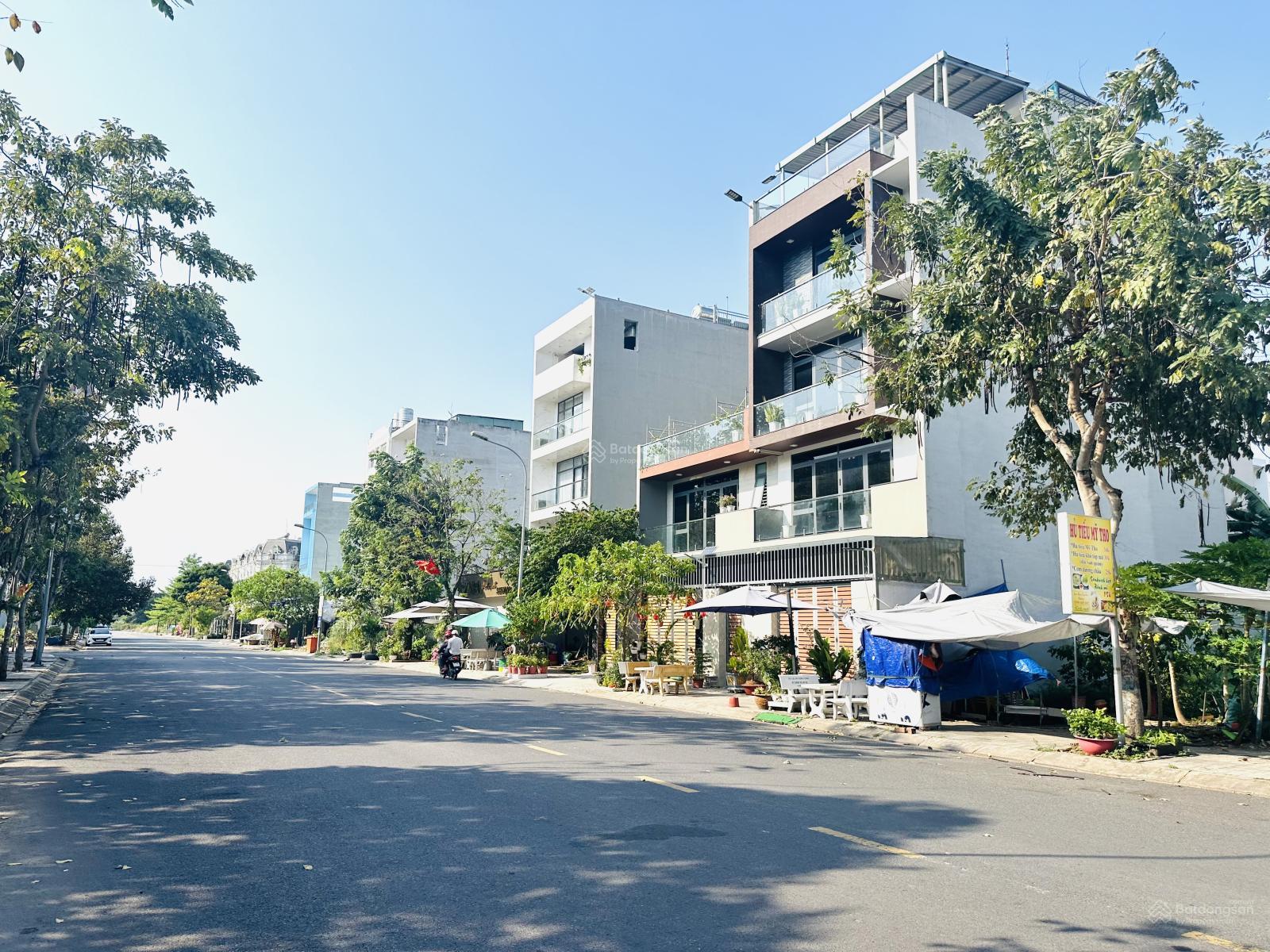 Lô đất Cát Lái 120m² giá 10.32 tỷ - Đường 60m, sổ hồng chính chủ!