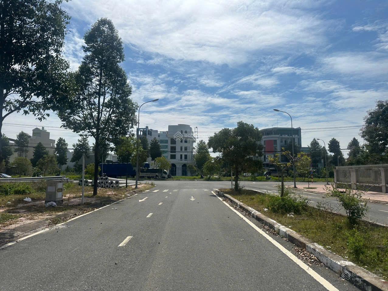 Bán lô góc D8 & N8 Idico 2 P6, Tân An 183.5m² - Giá chỉ 7,5 tỷ VNĐ!