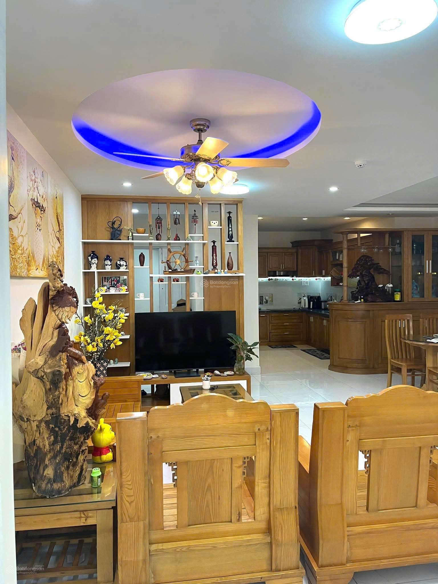 Căn góc chung cư Seaview 137m² giá 3.85 tỷ - Full nội thất sang trọng!