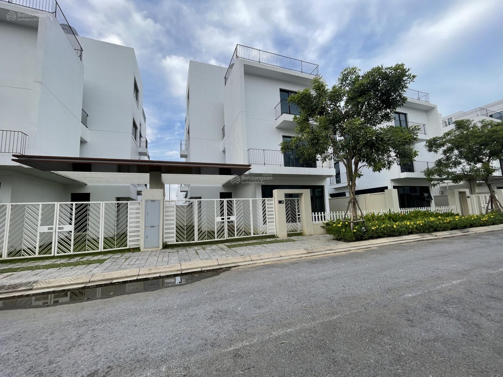 Biệt thự sát biển Vlasta Sầm Sơn 231m² giá 12.56 tỷ - Sổ lâu dài, sang tên ngay!